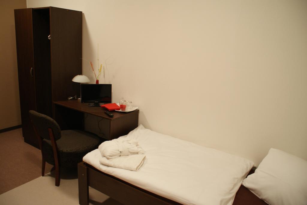 Jbi Wellness Hotel Kolin Room photo